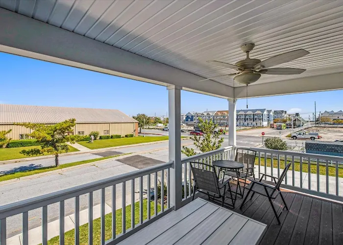 Bayside Bliss 205 *