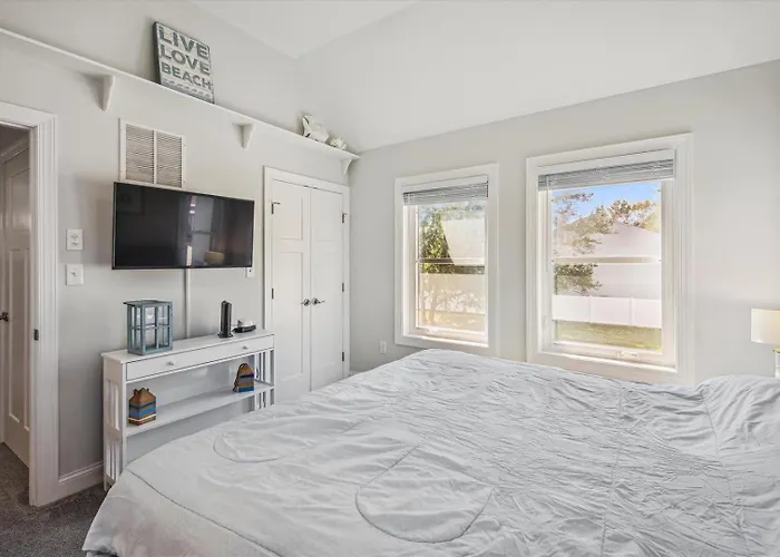 Bayside Bliss 205 *